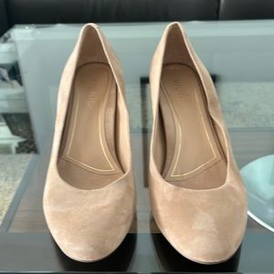 Vionic suede pumps
